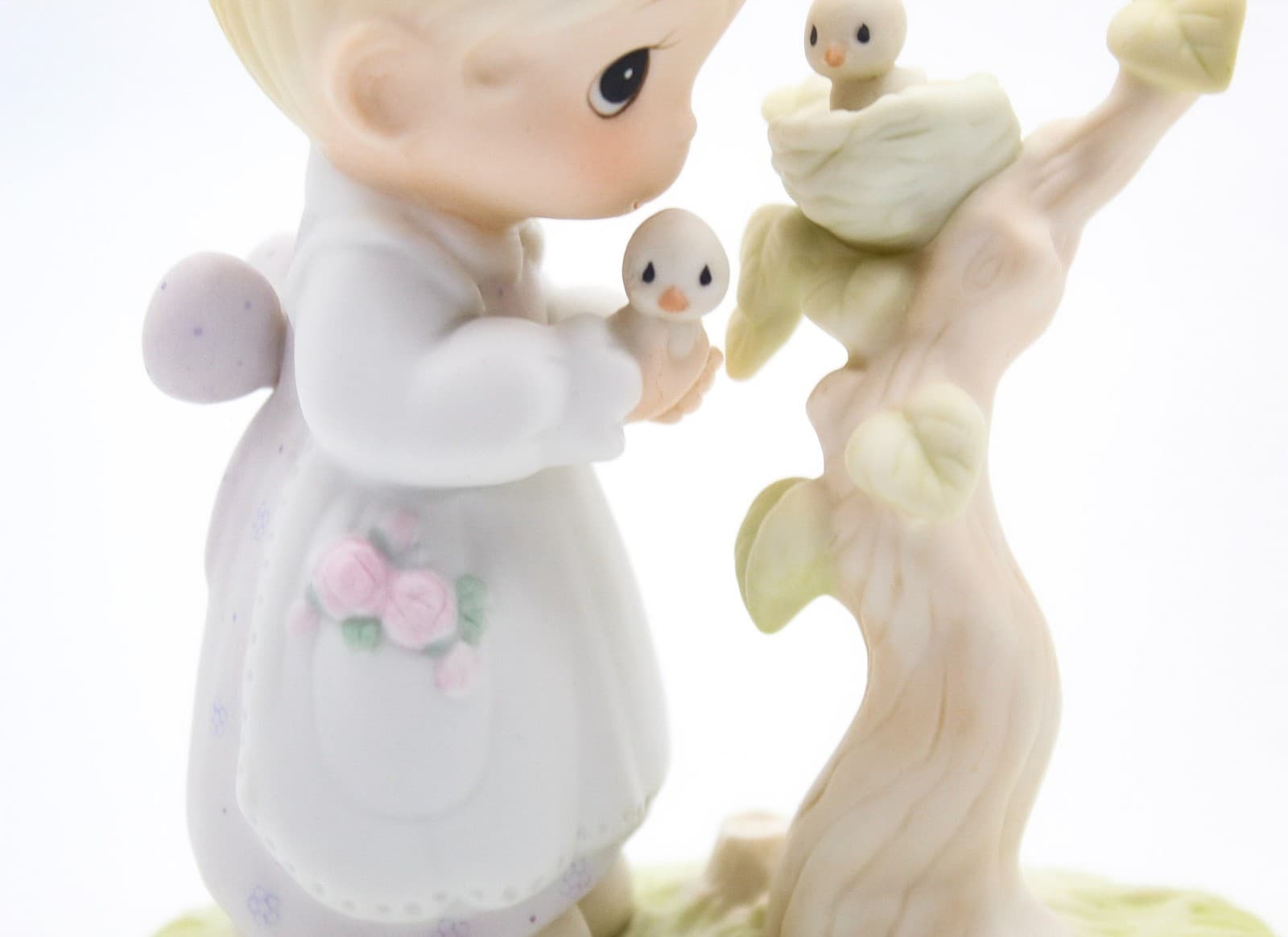 Precious Moments His Eye Is On The Sparrow Enesco Porcelain Figurine 1983 - Thumbnail 4