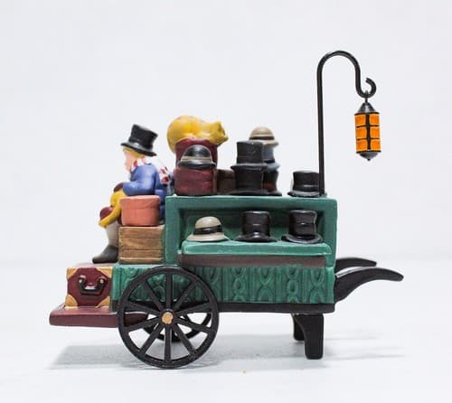 Department 56 Chelsea Market Hat Monger & Cart Heritage Village Holiday Figures - Thumbnail 10