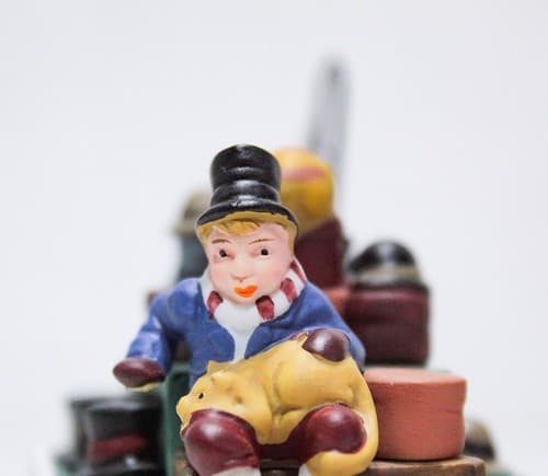 Department 56 Chelsea Market Hat Monger & Cart Heritage Village Holiday Figures - Thumbnail 9