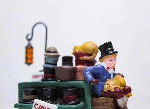 Department 56 Chelsea Market Hat Monger & Cart Heritage Village Holiday Figures - Thumbnail 5