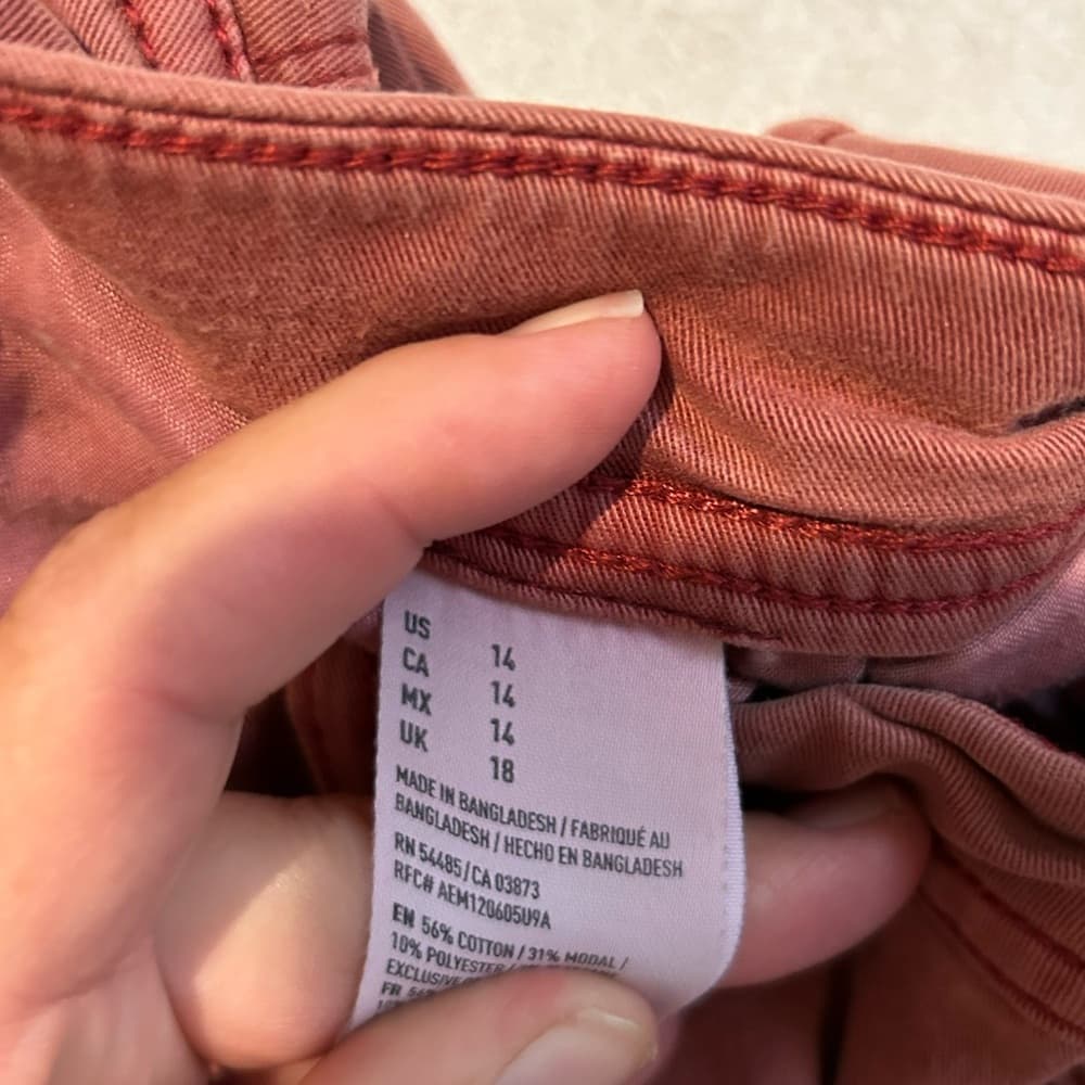 Women’s American Eagle Shorts With Pockets And A Super Stretch, Size 14 - Thumbnail 3