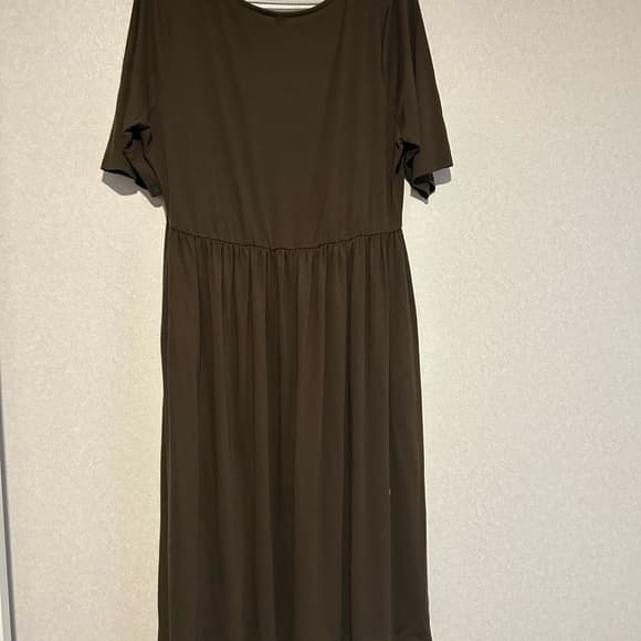 Women’s Plus Size Hunter Green Midi Dress With Pockets, Zenana Outfitters - Thumbnail 4