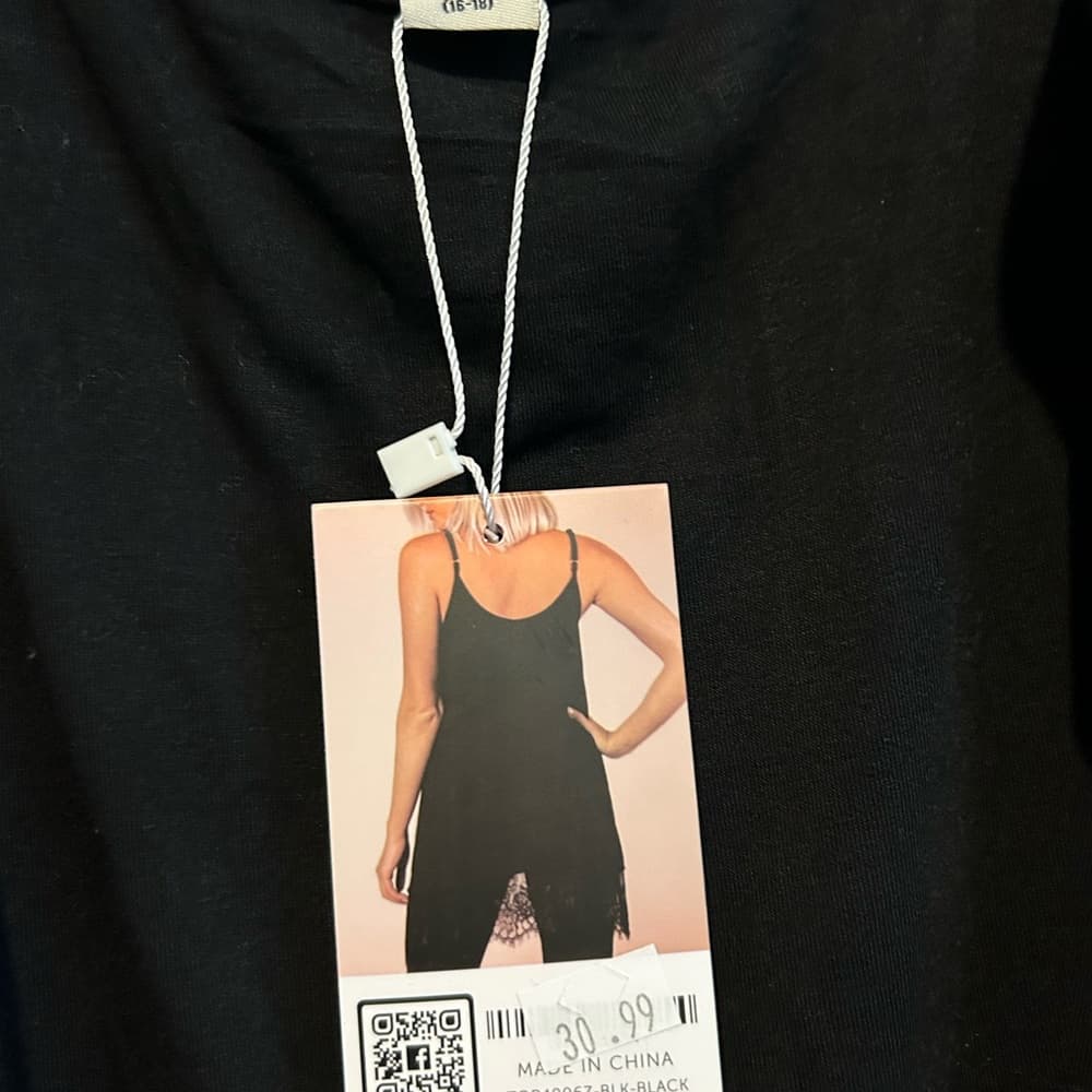 NWT women’s layering Tank top with adjustable straps and a lace bottom, size XXL - Thumbnail 2