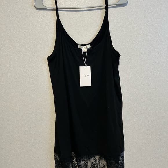 NWT women’s layering Tank top with adjustable straps and a lace bottom, size XXL - Thumbnail 4