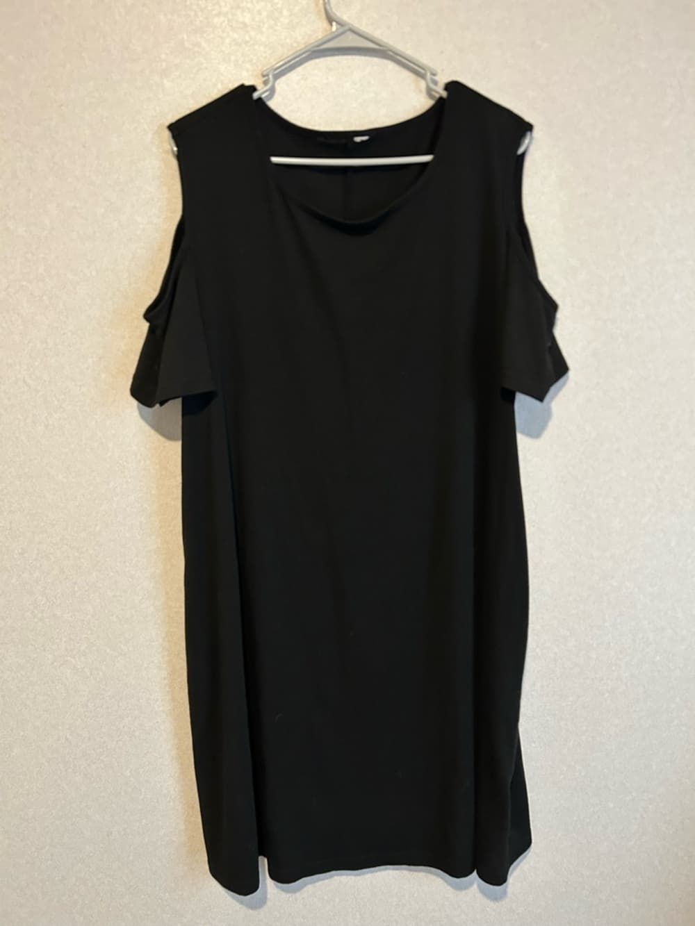 Women’s Cold Shoulder Black Midi Dress With Pockets, Size XL - Thumbnail 2