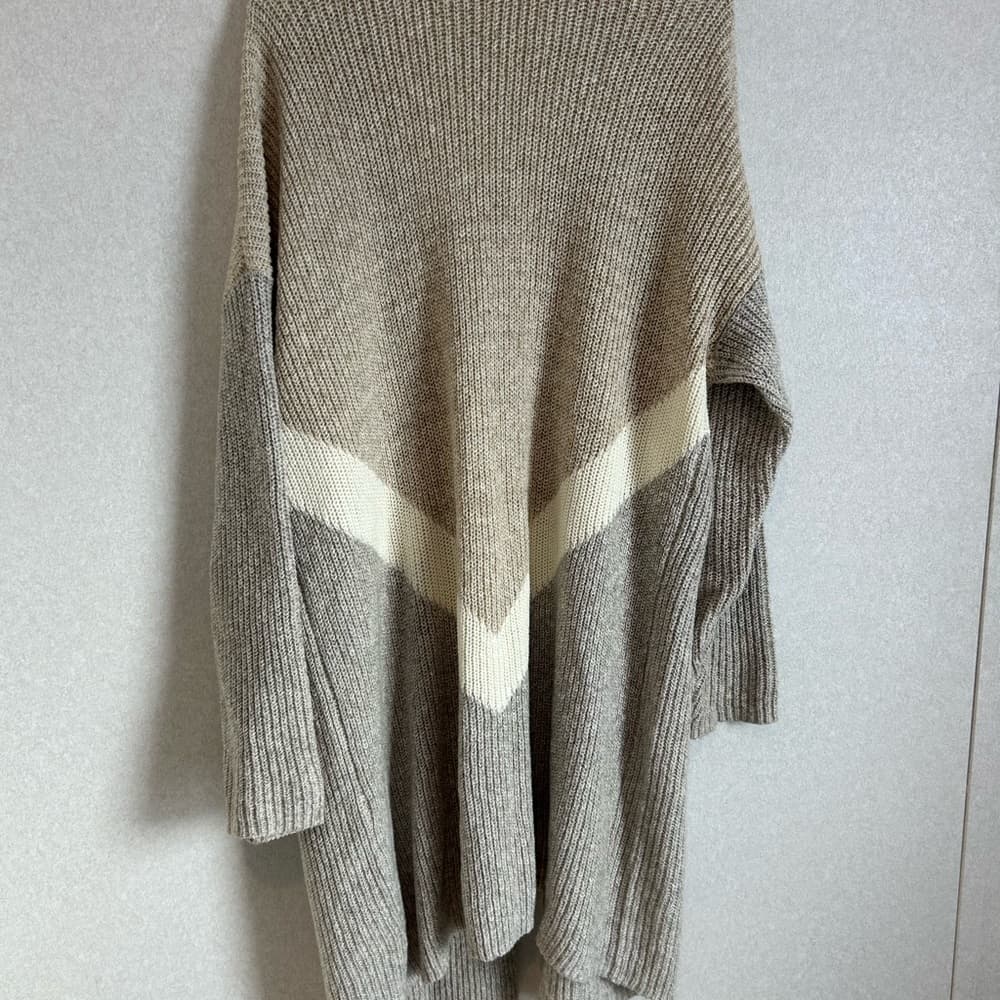 NWT Women’s Knotted Cardigan By Maurices, V Design, Size 1x - Thumbnail 2
