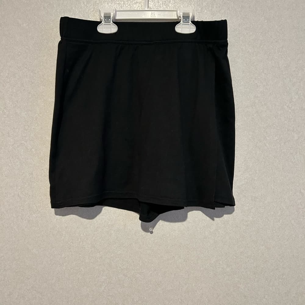 Women’s Skort Black Skirt/shorts Soft Material Spandex Size Large