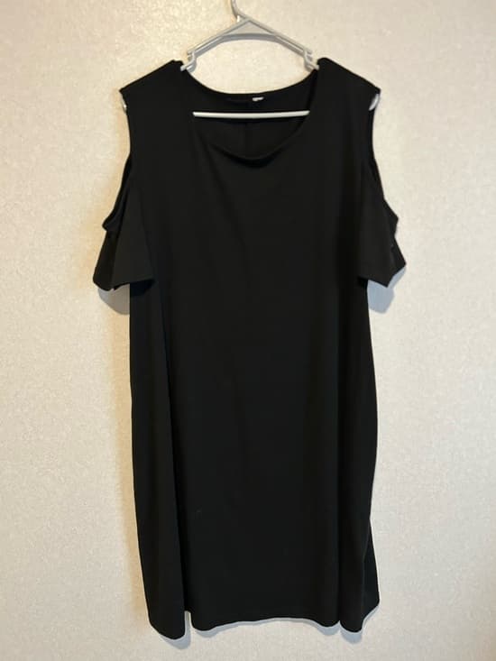 Women’s Cold Shoulder Black Midi Dress With Pockets, Size XL - Thumbnail 3