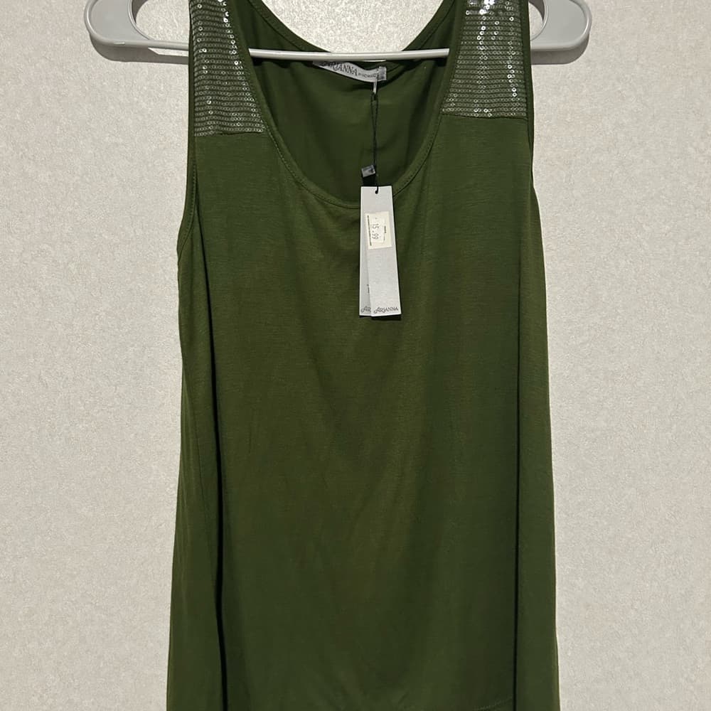 NWT Women’s Hunter Green Tank Top With Sequins, Arianna By Howard Size S/M - Thumbnail 3