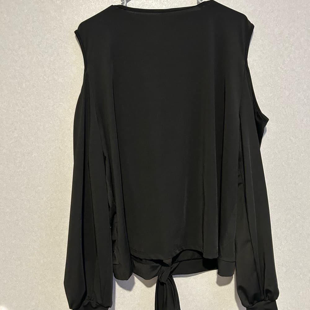 NWOT Women’s Black Blouse Exposed Shoulder Tie Bottom SHEIN Size 3XL