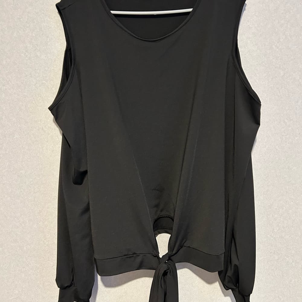 NWOT Women’s Black Blouse Exposed Shoulder Tie Bottom SHEIN Size 3XL - Thumbnail 2