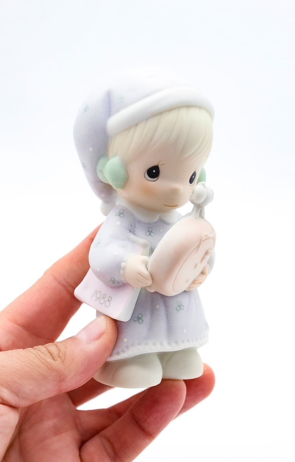 Precious Moments Time To Wish You A Merry Christmas Porcelain Figurine 1988 - Thumbnail 2