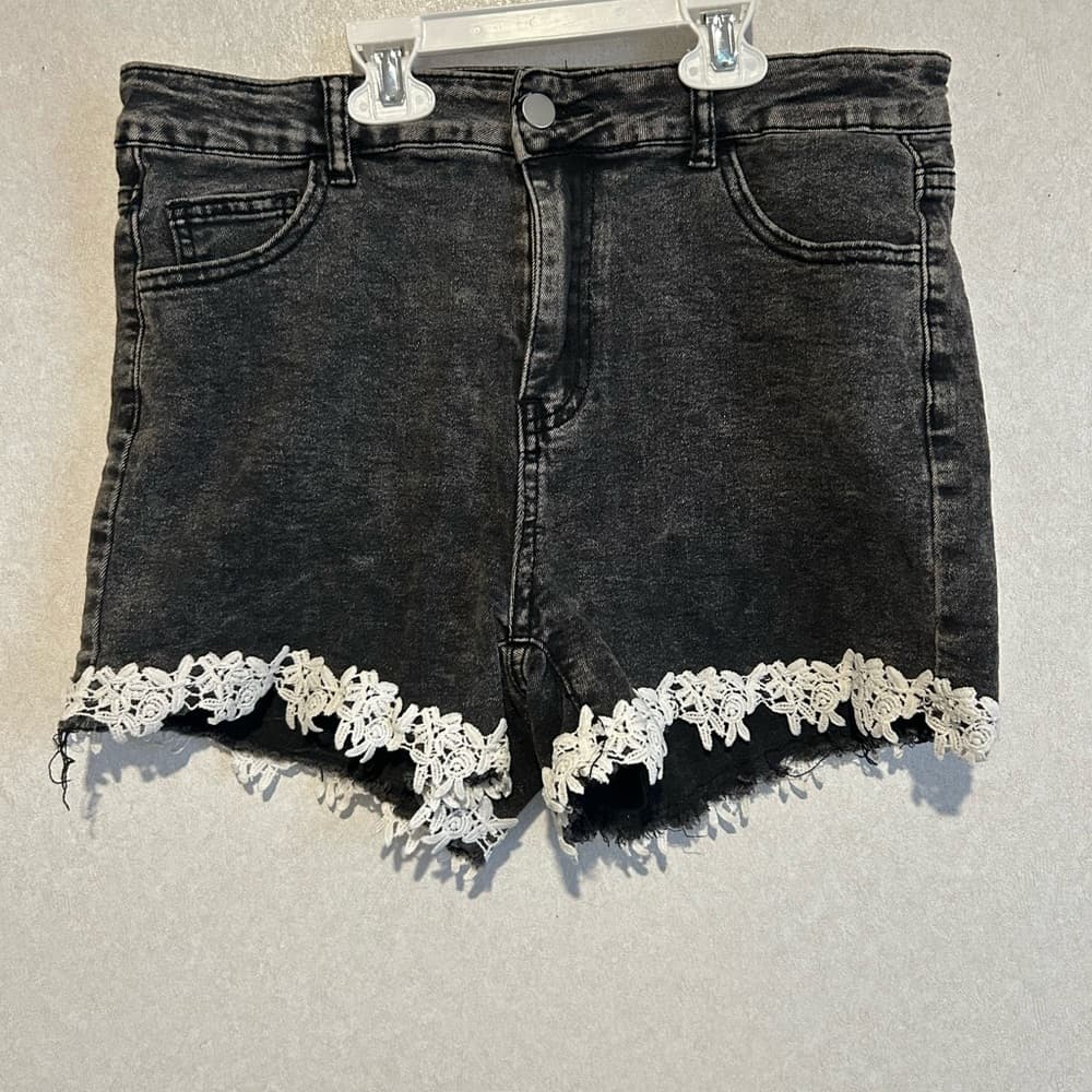 Women’s Black And White Distressed Shorts With Lace Accents, Size XL - Thumbnail 3