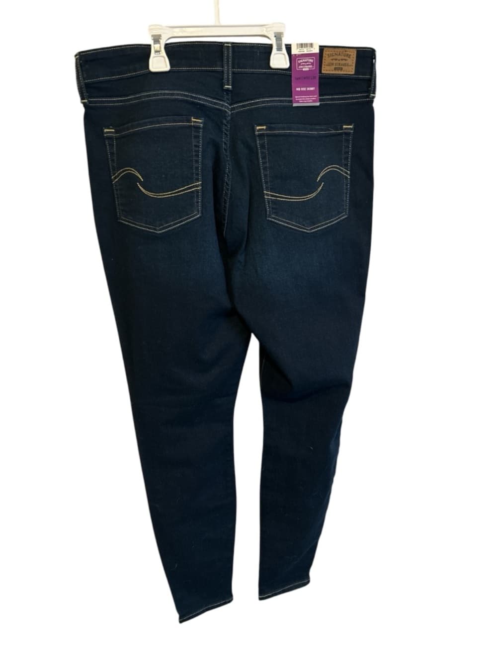 NWT Women’s Levi Signature Levi Strauss Jeans Mid Rise Skinny, 16M/ W33 L 30 - Thumbnail 3