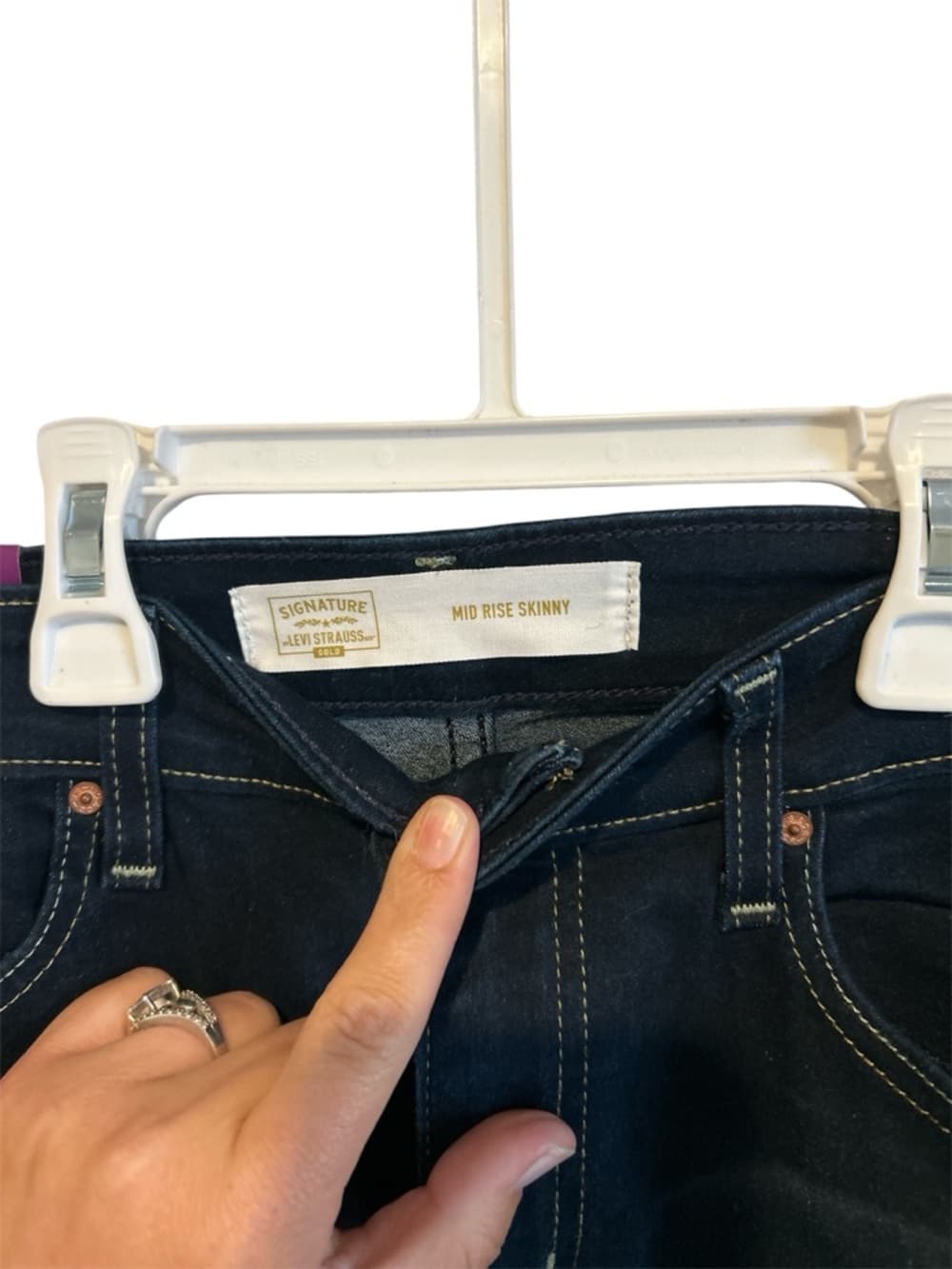 NWT Women’s Levi Signature Levi Strauss Jeans Mid Rise Skinny, 16M/ W33 L 30 - Thumbnail 2
