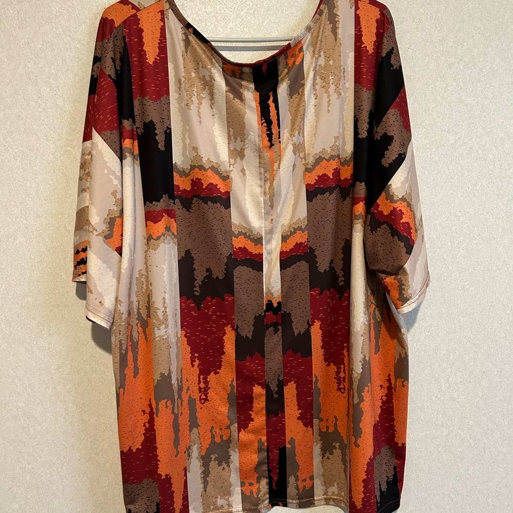 Women’s Plus Size Short Sleeve Modern Design Tee Shirt, Size 5XL - Thumbnail 2