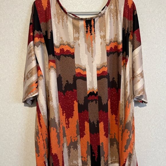 Women’s Plus Size Short Sleeve Modern Design Tee Shirt, Size 5XL - Thumbnail 4