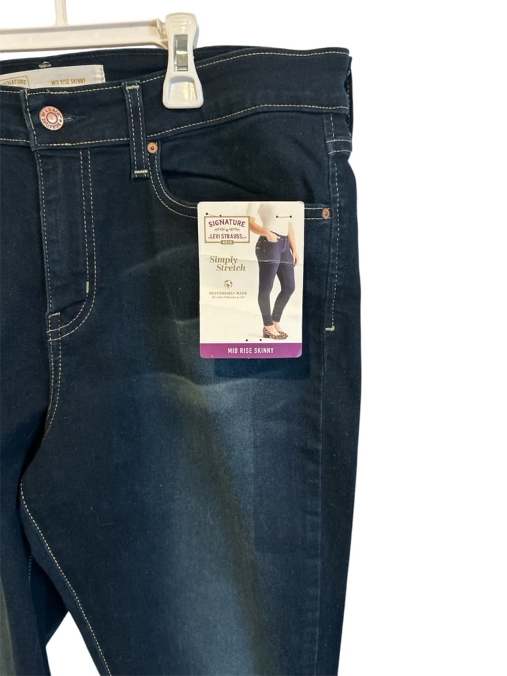 NWT Women’s Levi Signature Levi Strauss Jeans Mid Rise Skinny, 16M/ W33 L 30