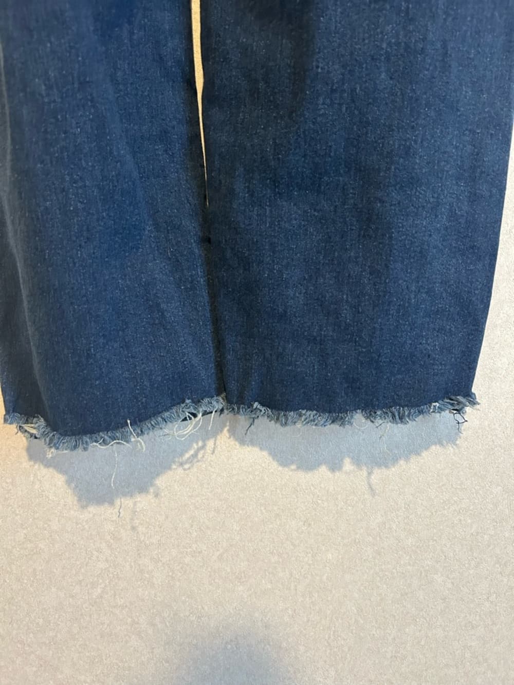 Women’s/girls Blue Jeans With Stretch, Fringe Bottom And Back Pockets, Size M - Thumbnail 2
