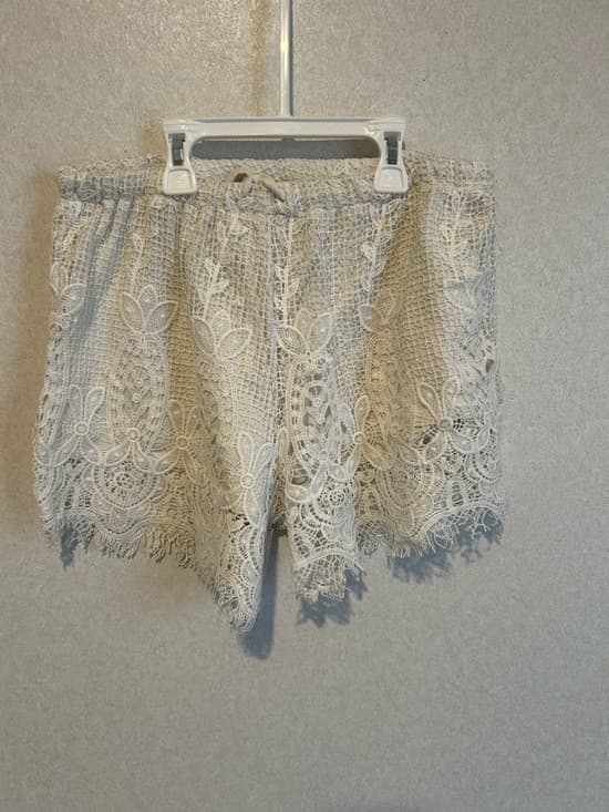 Women’s White Lace Shorts With A Fringe Bottom, Lightweight For Summer, Large - Thumbnail 4