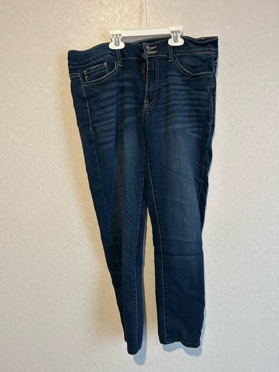 Women’s KanCan Jeans With A Light And A Dark Wash Waist Size 11 - Thumbnail 5