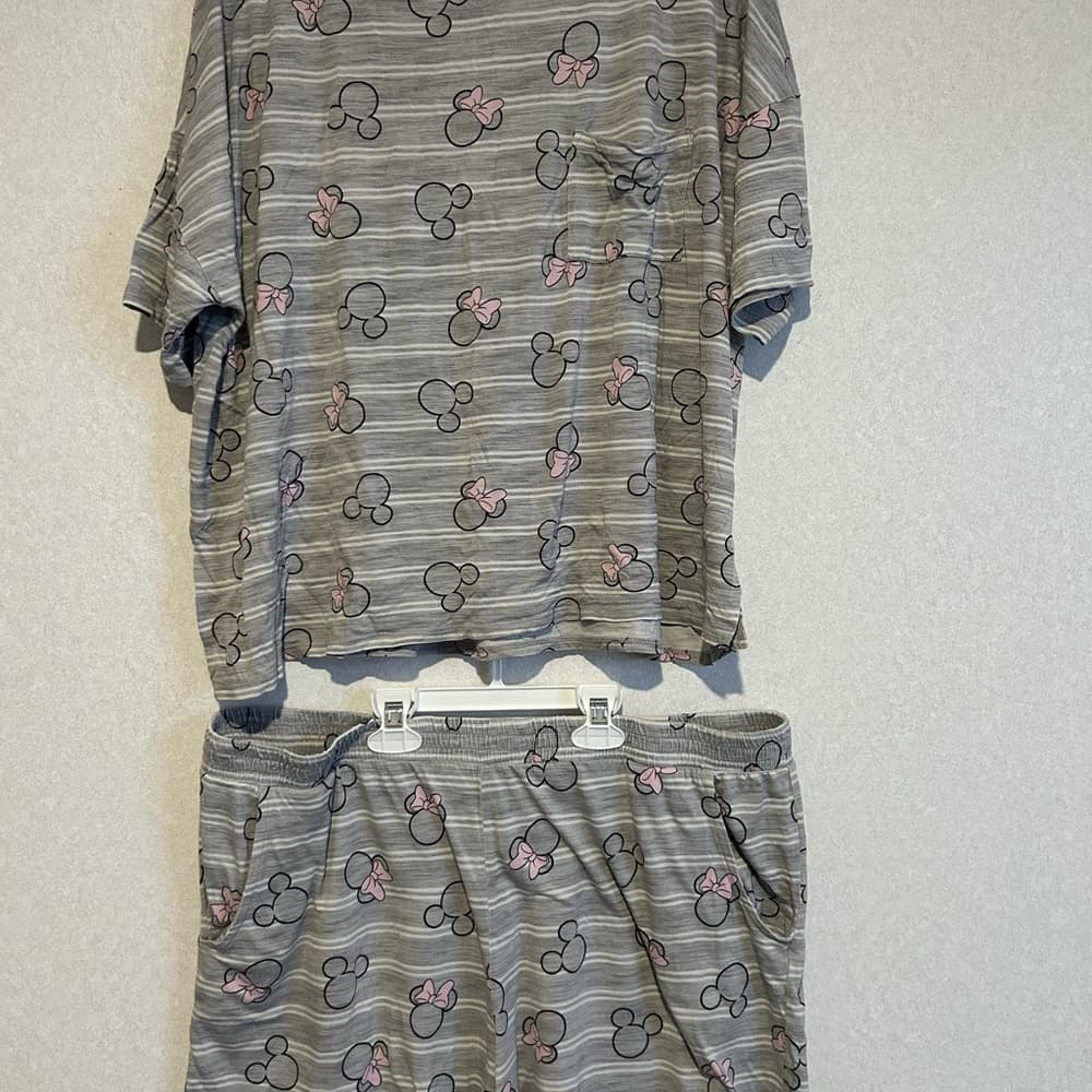 Women’s Disney Tee Shirt And Short Set From Disneyland, Minnie, Size XL - Thumbnail 2