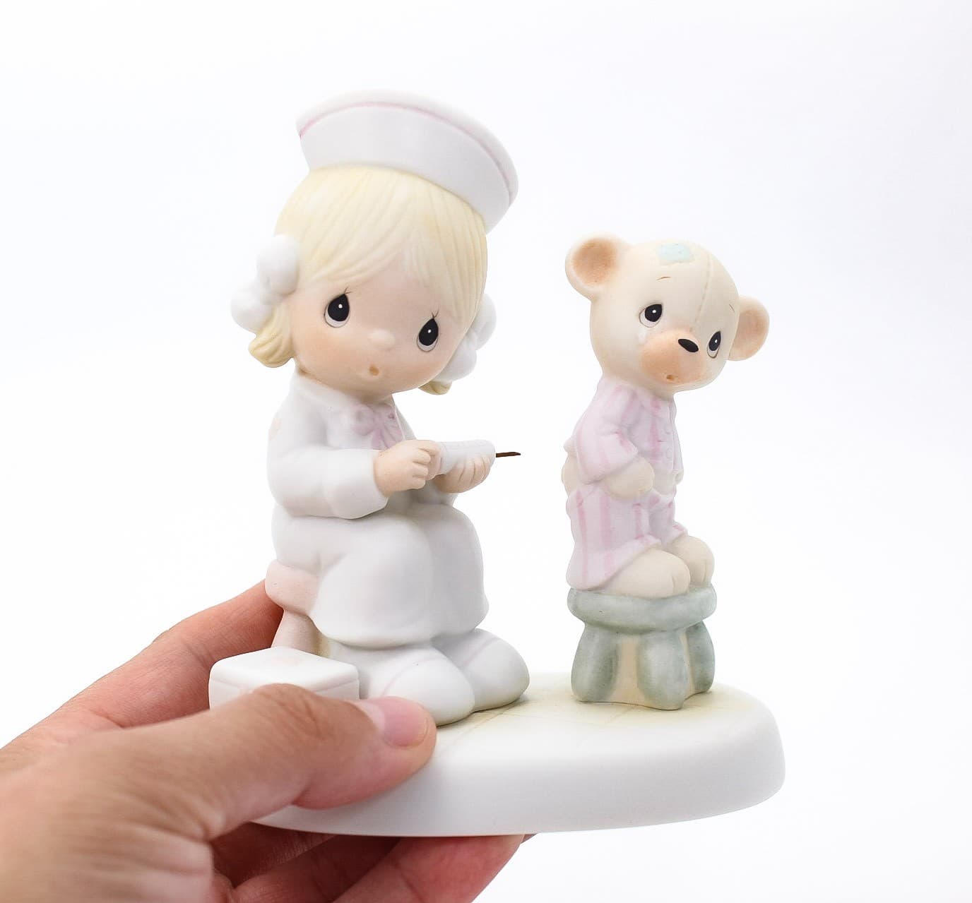 Precious Moments Love Beareth All Things Enesco Porcelain Figurine 1981 - Thumbnail 2