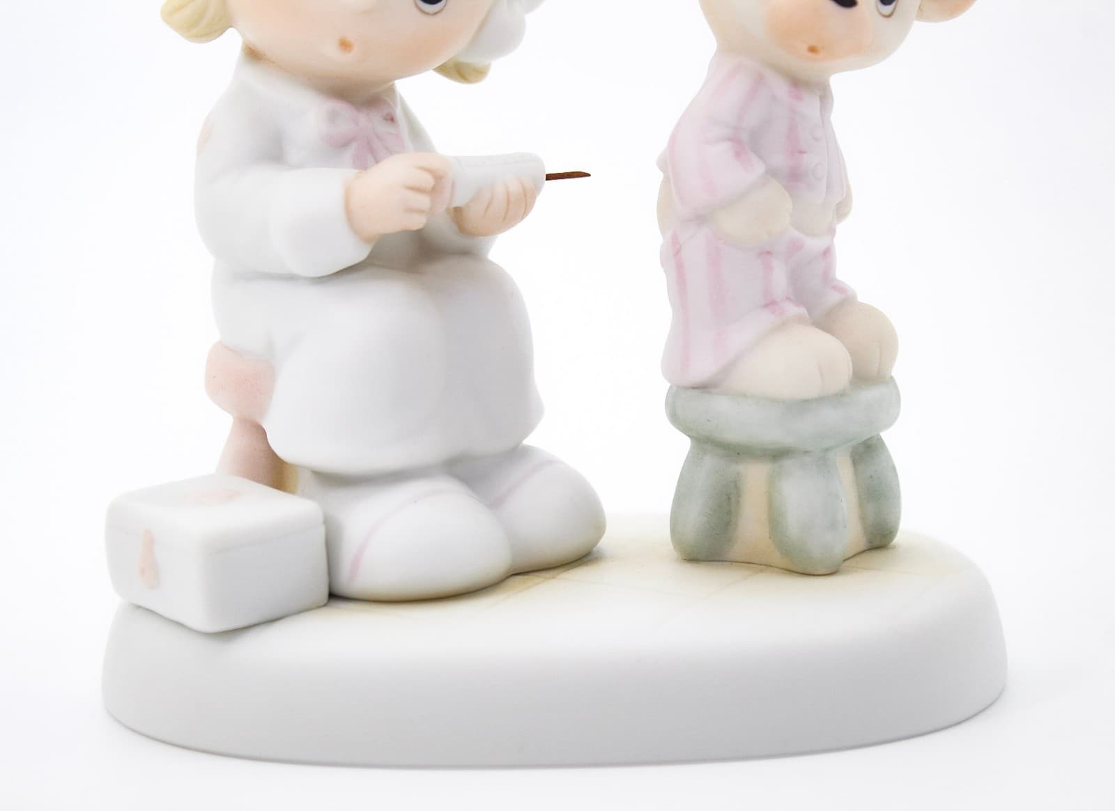 Precious Moments Love Beareth All Things Enesco Porcelain Figurine 1981 - Thumbnail 5