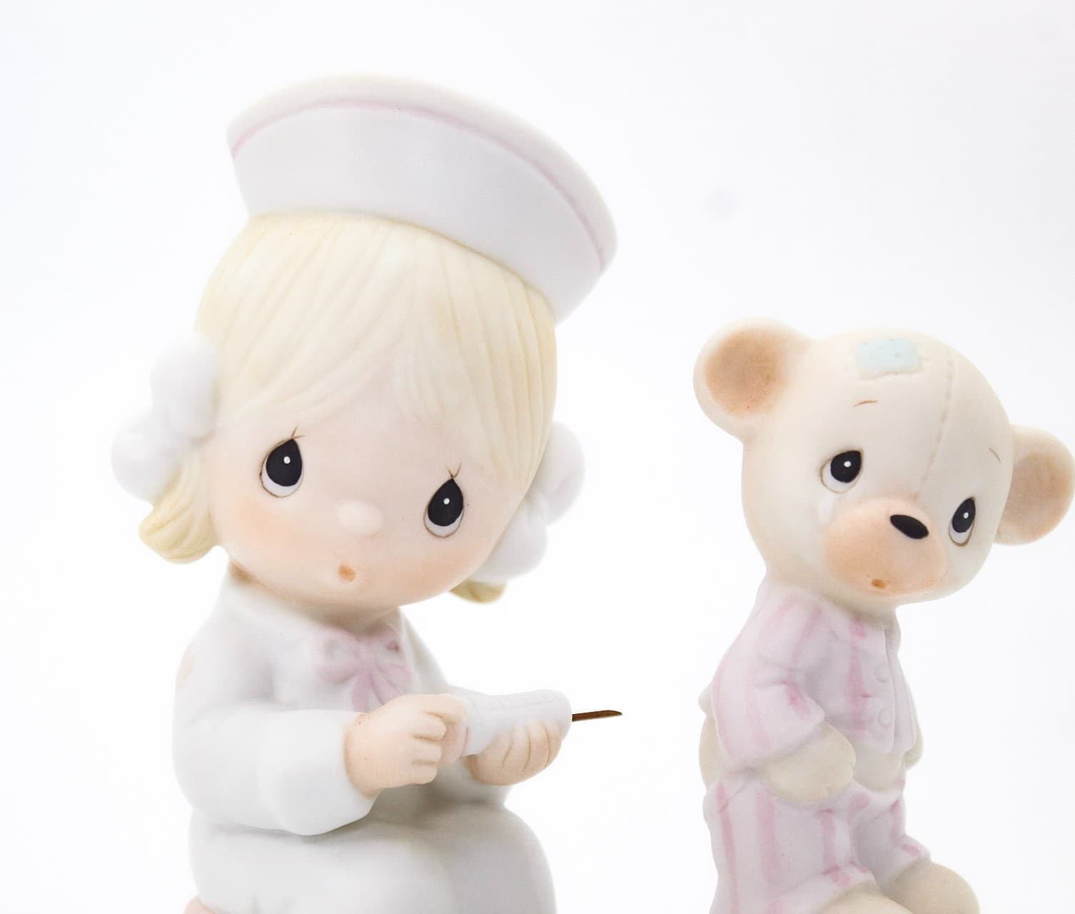 Precious Moments Love Beareth All Things Enesco Porcelain Figurine 1981 - Thumbnail 3
