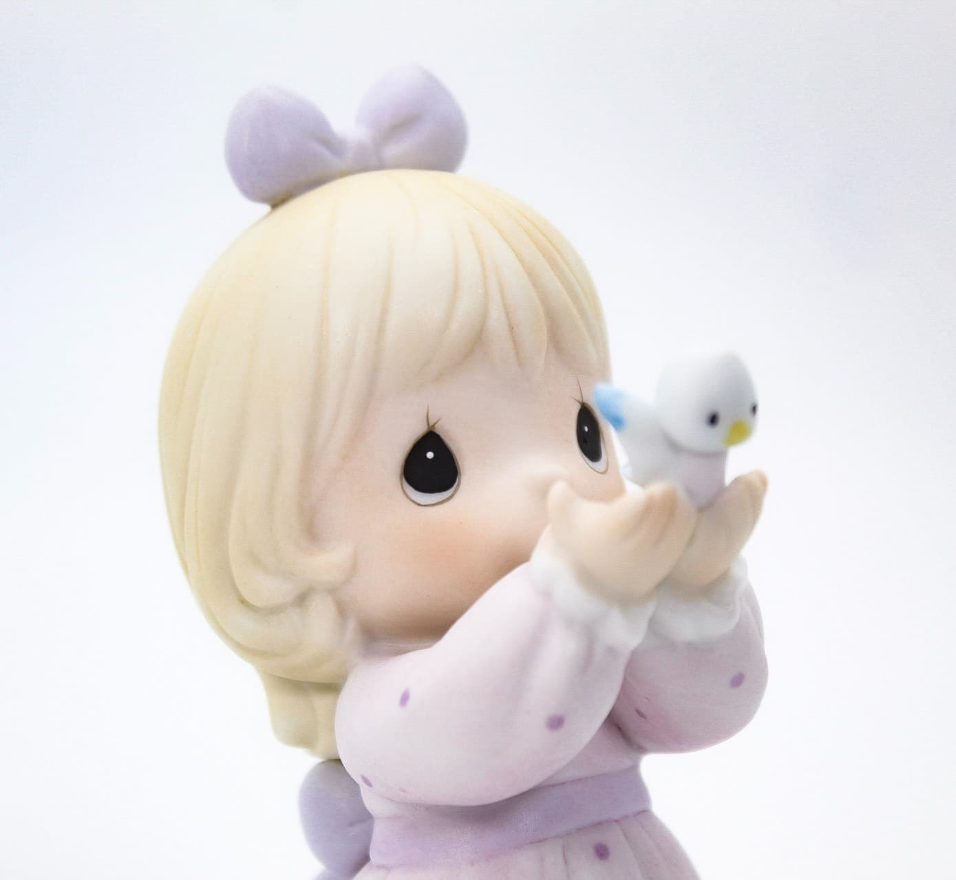 Precious Moments Sharing A Gift Of Love Enesco Porcelain Figurine 1990 - Thumbnail 3
