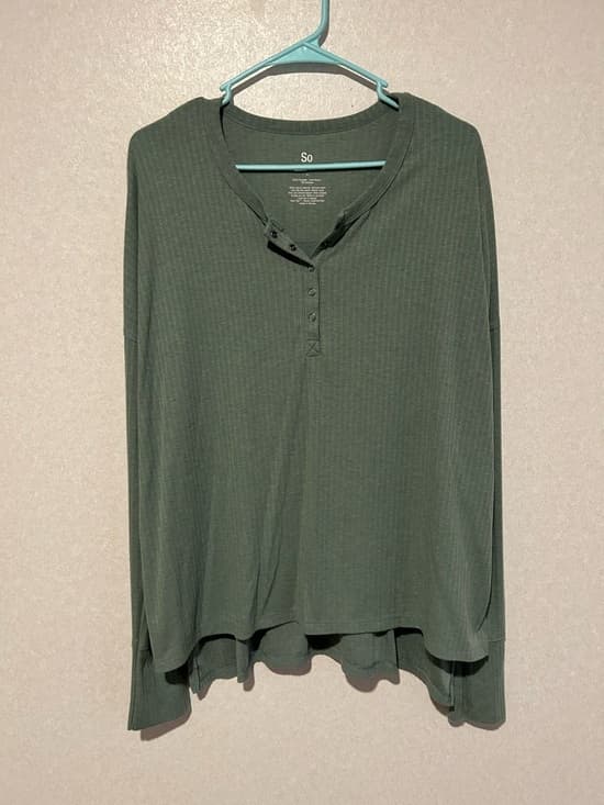 Women’s Size Large Green Long Sleeve Tee Shirt, With A V Neck Button Down - Thumbnail 4