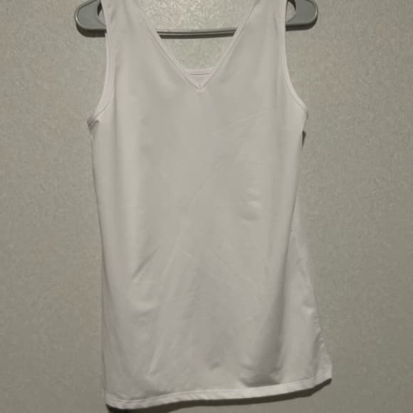 NWT Women’s White Tank Top, Polyester, Spandex Arianna By Howard Size L/XL - Thumbnail 6