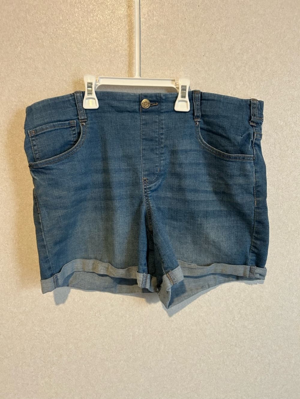 Women’s Time And Tru Blue Shorts With A Stretch Waist, Size Large - Thumbnail 3