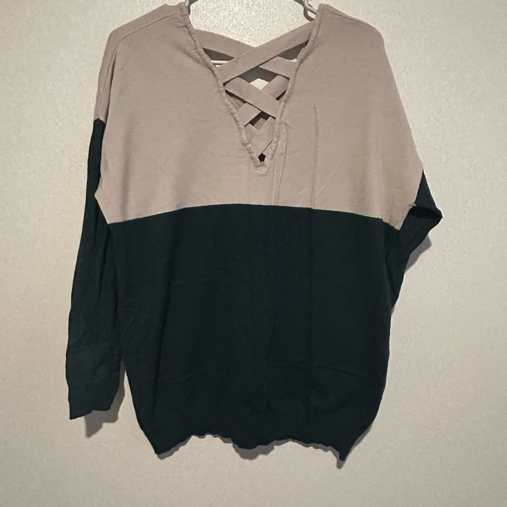Women’s Size Large Blouse With V Neck And A Tie Back, Green And Cream Color - Thumbnail 2