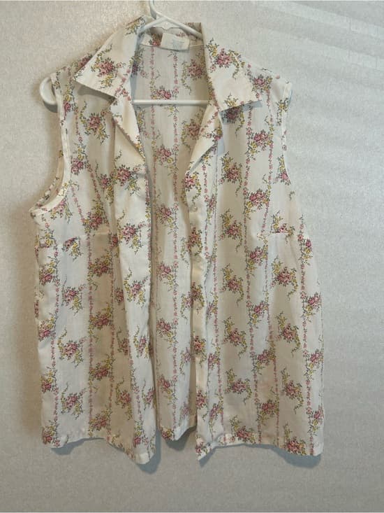 Women’s Plus Size Button Up Tank Top Size Says 38 But Fits Like 2X, Floral - Thumbnail 4