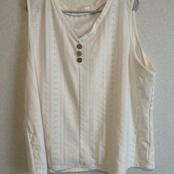 Women’s Plus Size Lace Tank Top, With Button Accents, Lightweight, Size 5XL - Thumbnail 4