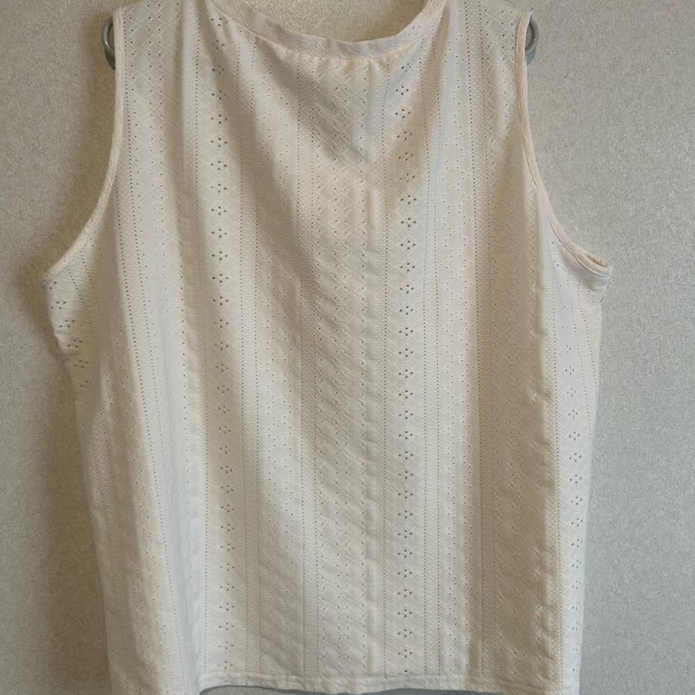 Women’s Plus Size Lace Tank Top, With Button Accents, Lightweight, Size 5XL - Thumbnail 2