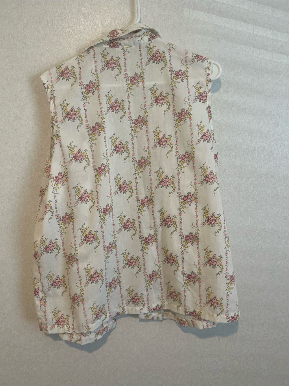 Women’s Plus Size Button Up Tank Top Size Says 38 But Fits Like 2X, Floral - Thumbnail 2