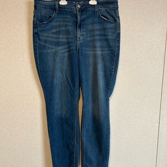 Women’s Old Navy High-rise Wow Straight Jeans, Size 16 - Thumbnail 4