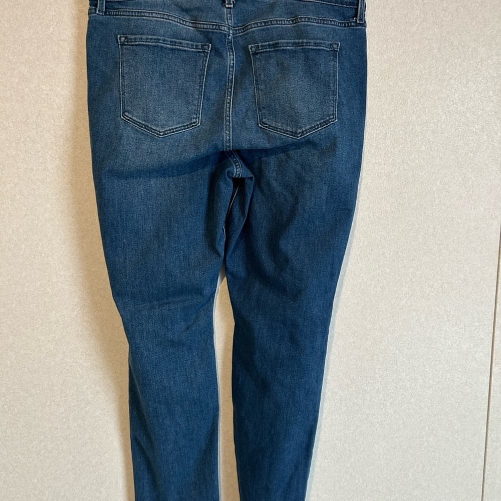 Women’s Old Navy High-rise Wow Straight Jeans, Size 16 - Thumbnail 2