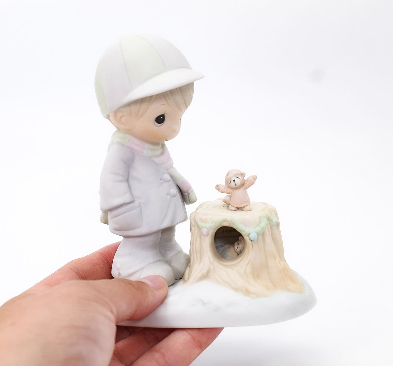 Precious Moments Wishing You A Cozy Season Enesco Porcelain Figurine 1989 - Thumbnail 2