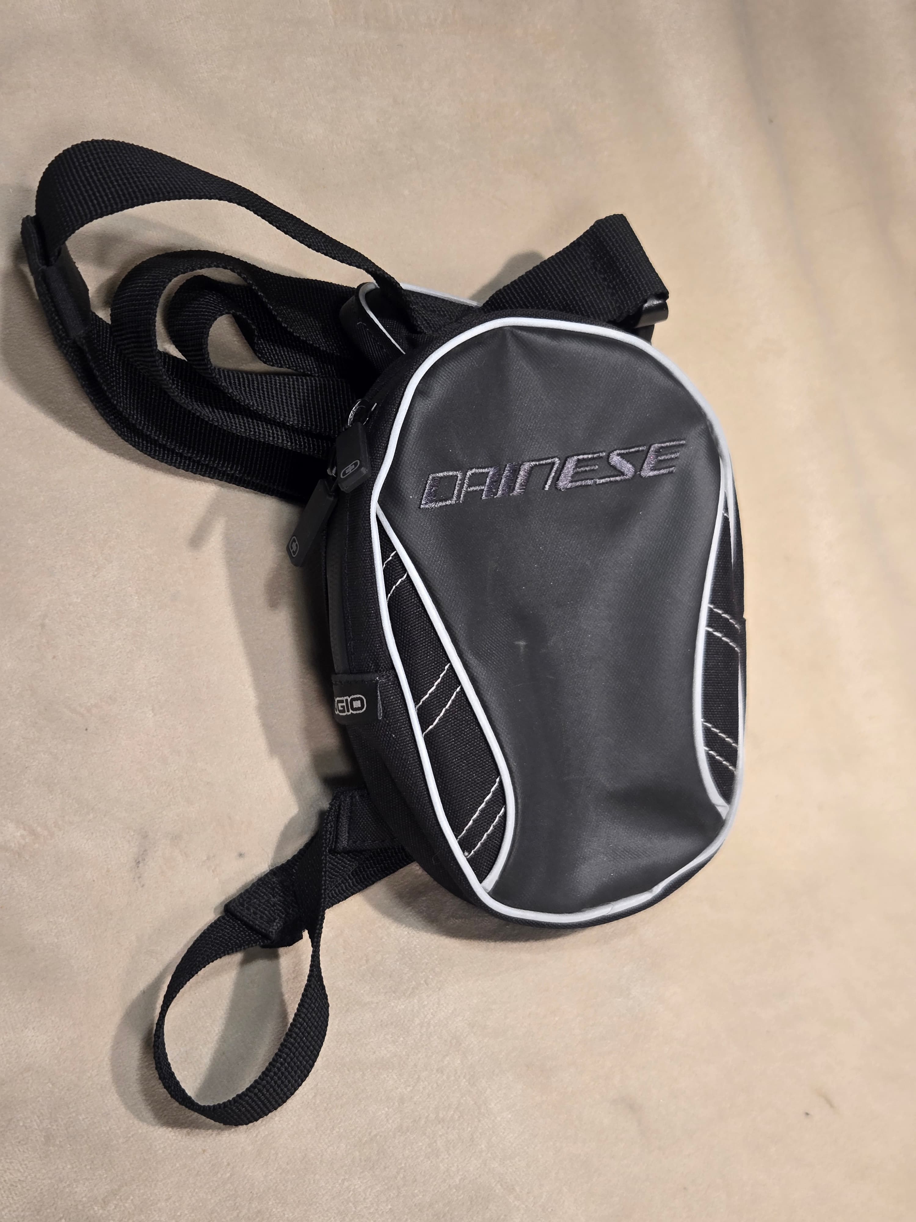 Dainese x OGIO Motorcycle Leg Bag Adjustable Thigh Pouch Black Riding Gear - Thumbnail 3