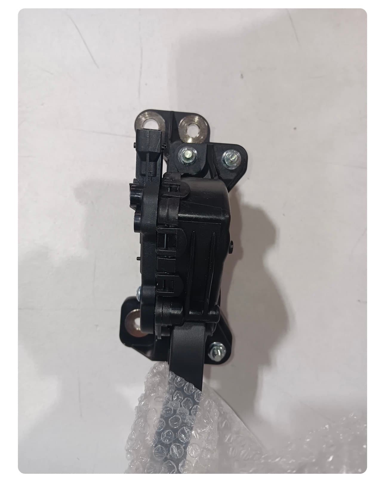 Standard Motor Products APS229 Accelerator Pedal Switch, Fits Nissan Frontier 2005-23,  Pathfinder 2005-12, Xterra 2005-15, Suzuki Equator 2009-10 - Thumbnail 2