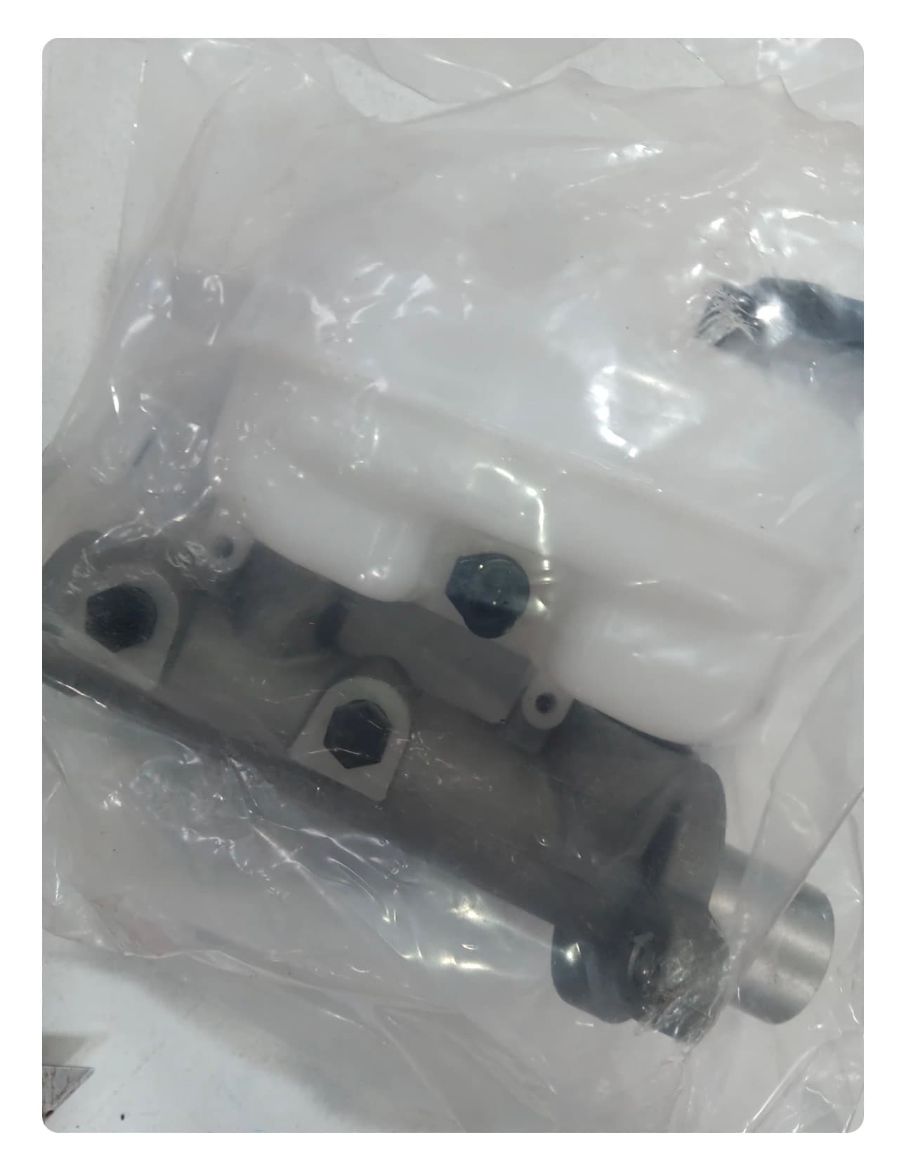 Dorman M630325 Brake Master Cylinder for Chevy Silverado 2005-6, Classic 2007, GMC Sierra 1500 2005-06 Classic 2007 - Thumbnail 2