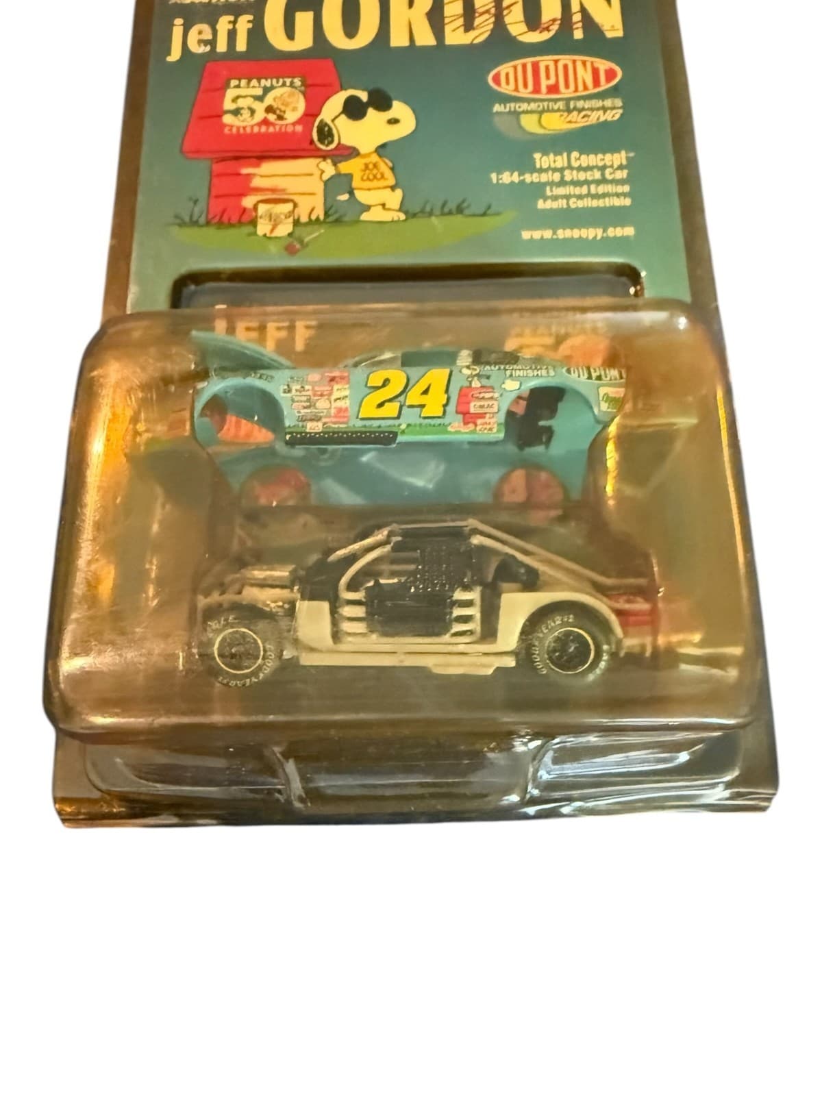 Jeff Gordon 24 Peanuts 50th Anniversary Snoopy Snoopy 2000 Monte Carlo1:64 Car - Thumbnail 3