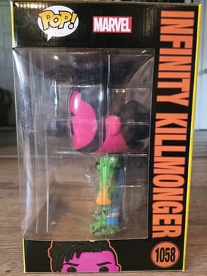 Funko Pop! Vinyl Jumbo 10 in: Marvel - Infinity Killmonger (Black Light) (Jumbo) - Thumbnail 3