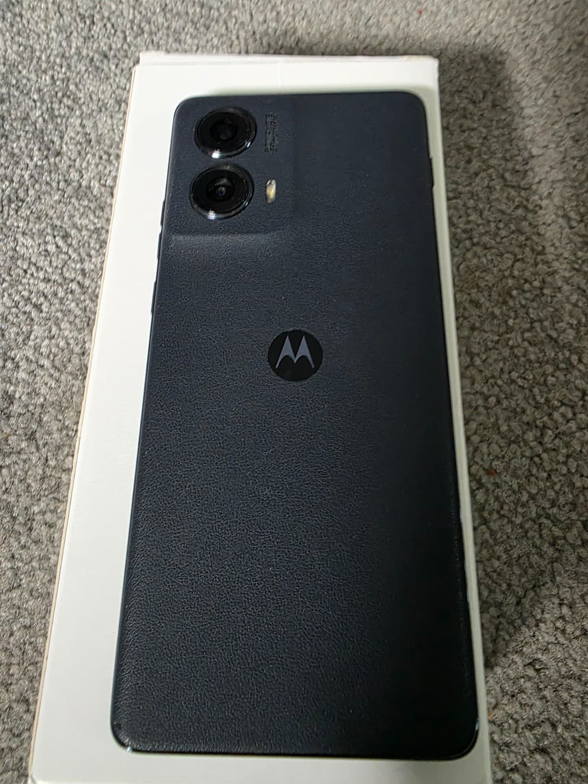 Motorola Edge 2024 256GB XT2405-1 Unlocked Black 5G Dual SIM Android 14 - Thumbnail 3