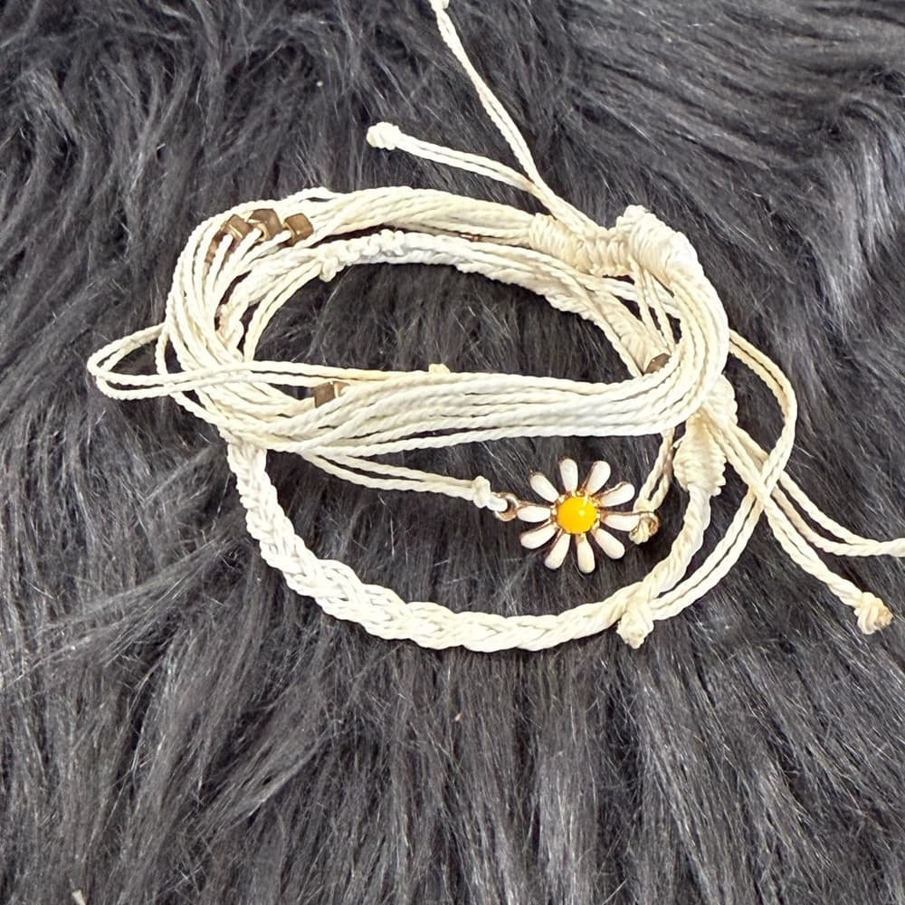 Boho White Layered Daisy Charm Bracelet Set (d)