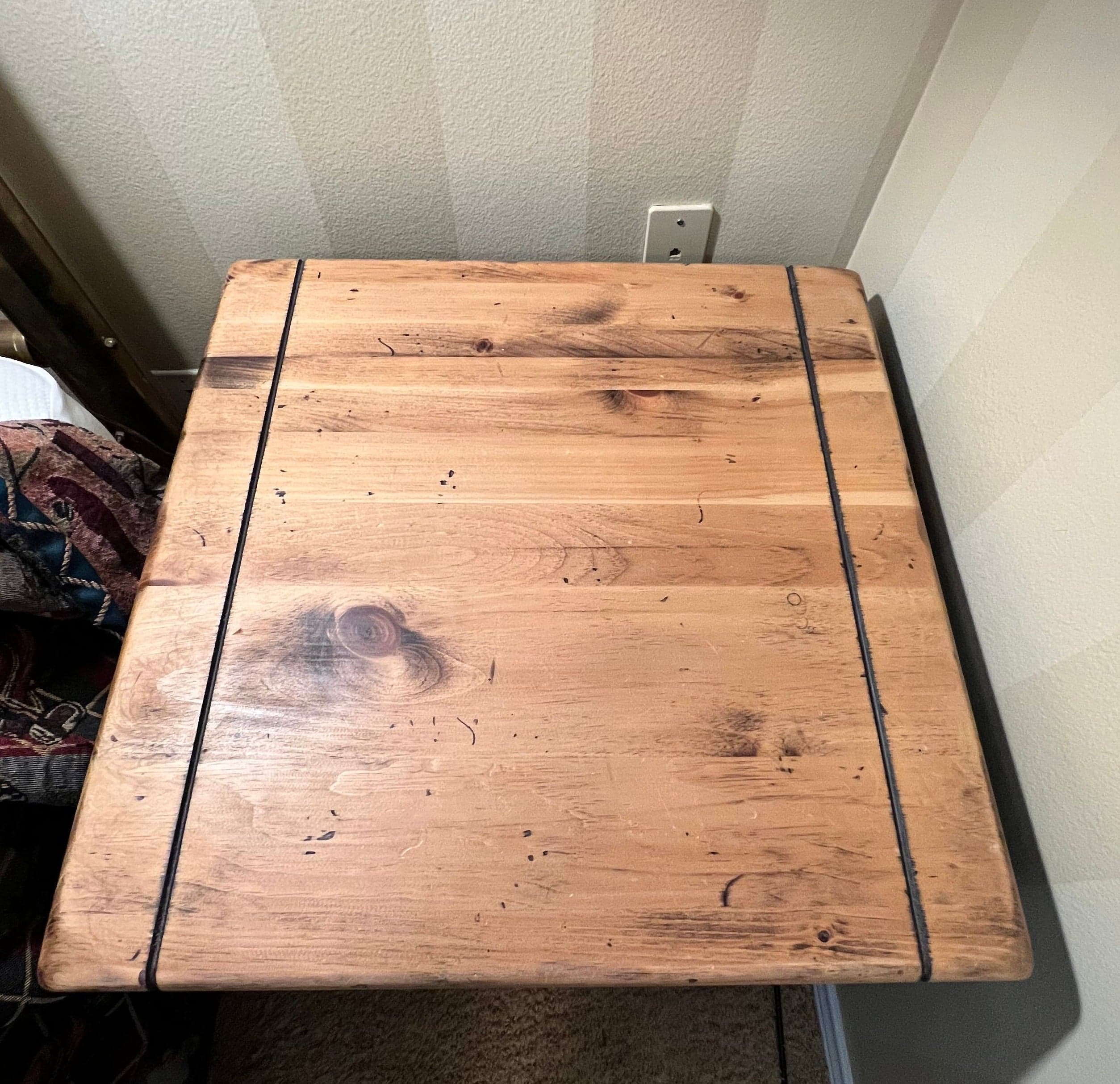 Ethan Allen Antiqued Pine Old Tavern End Table/Nightstand 12-8037 PD138-24 - Thumbnail 4