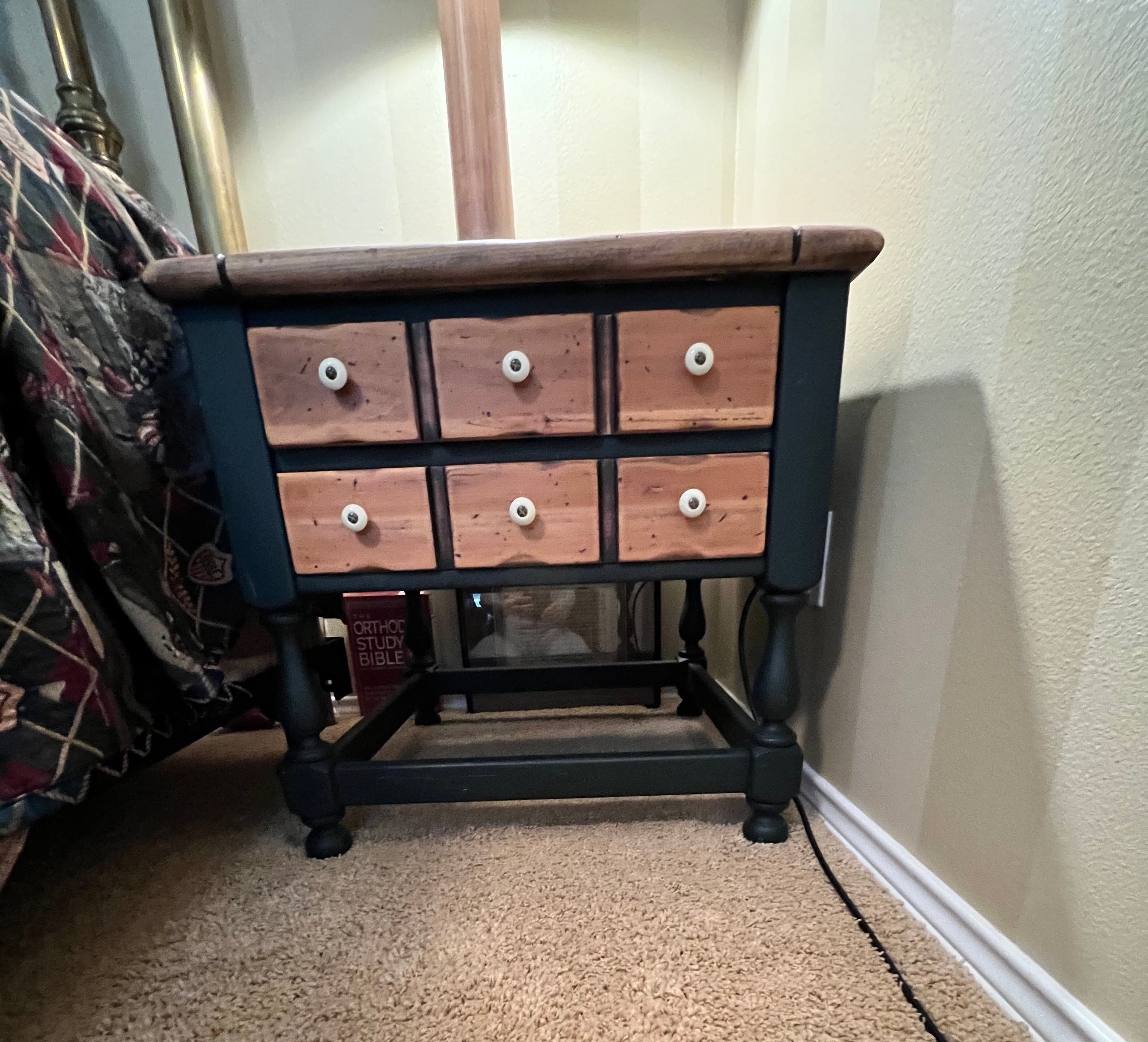 Ethan Allen Antiqued Pine Old Tavern End Table/Nightstand 12-8037 PD138-24 - Thumbnail 2
